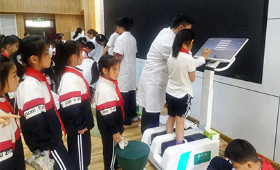 中学开展足部公益筛查